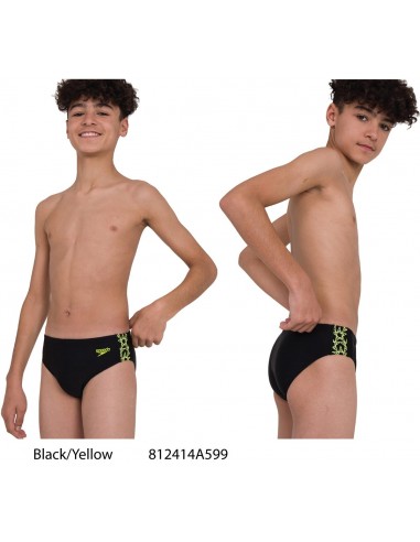 Bambino indossa lo slip da nuoto BoomStar Junior Brief  6,5cm della Speedo